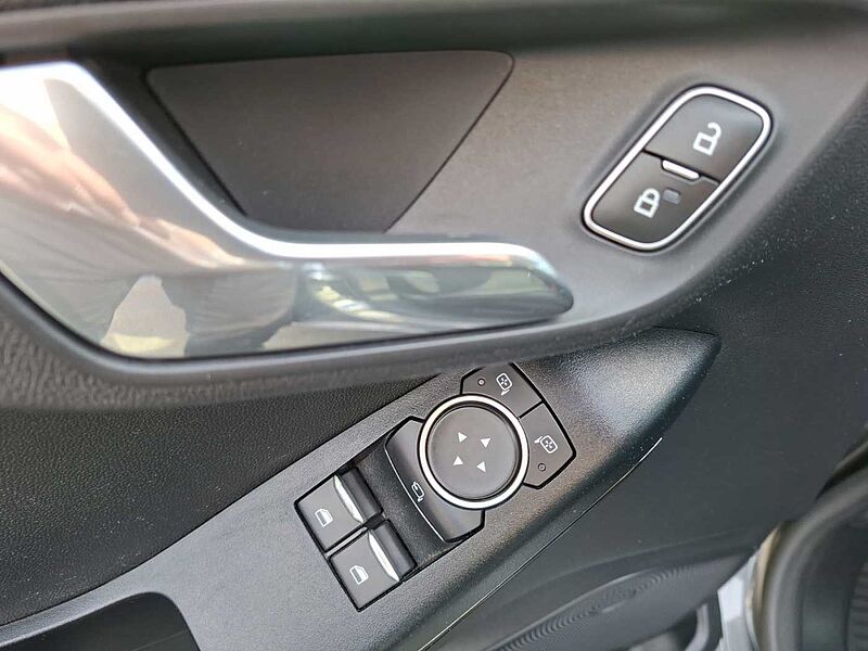 Ford Fiesta 1.1 Cool & Connect 63kw LM