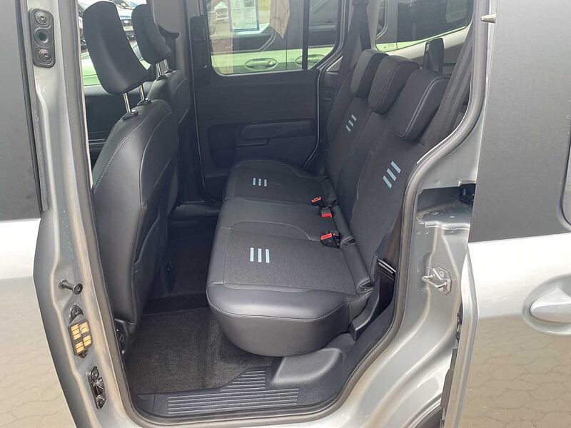 Ford Tourneo Courier Automatic Active