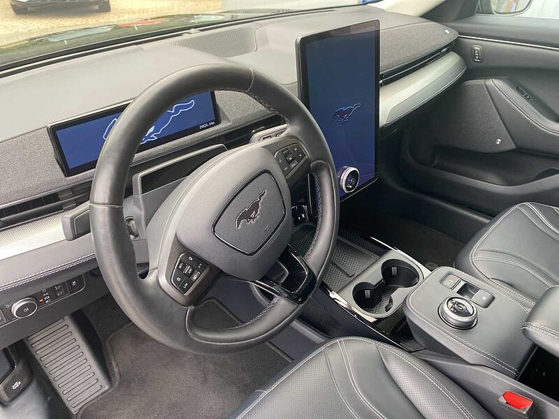 Ford MACH-E Extended Range 99KWH Pano 26TKM AHK