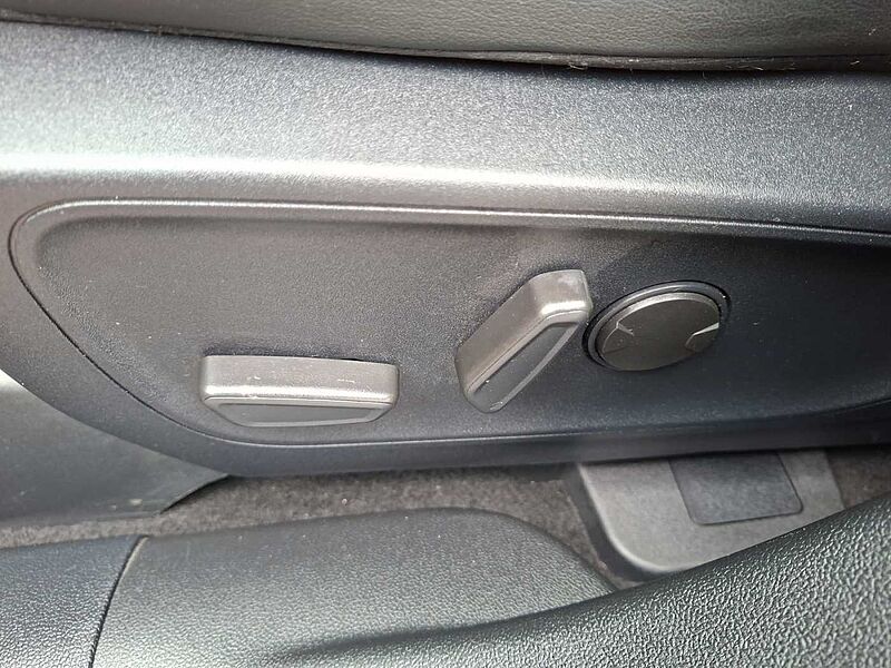 Ford Kuga Vignale PHEV 1. Hdn. 52 TKM B&O