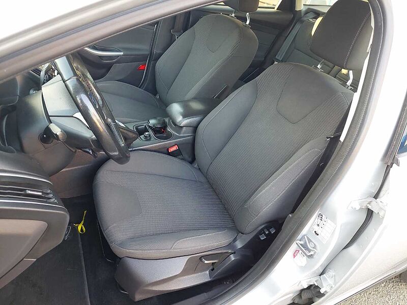 Ford Focus Titanium AHK 134KW 1.Hand