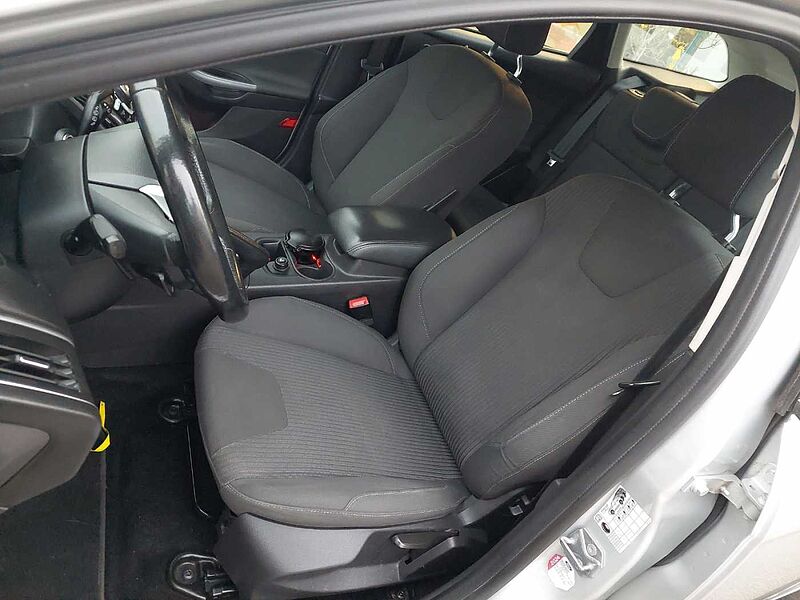 Ford Focus Titanium AHK 134KW 1.Hand