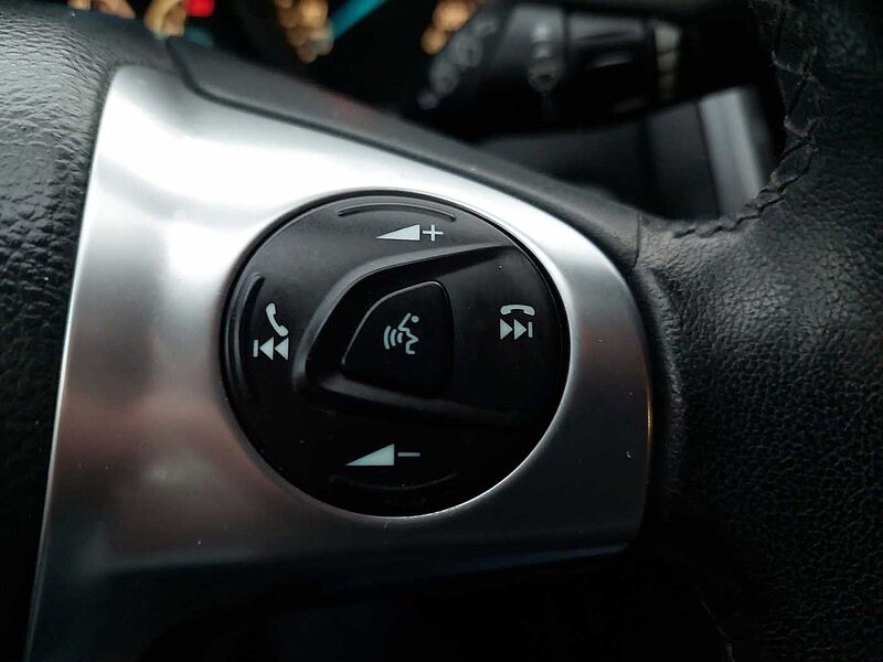 Ford Focus Titanium AHK 134KW 1.Hand