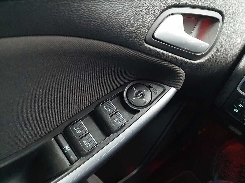 Ford Focus Titanium AHK 134KW 1.Hand