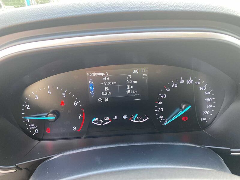 Ford Focus Cool&Connect Hybrid AHK