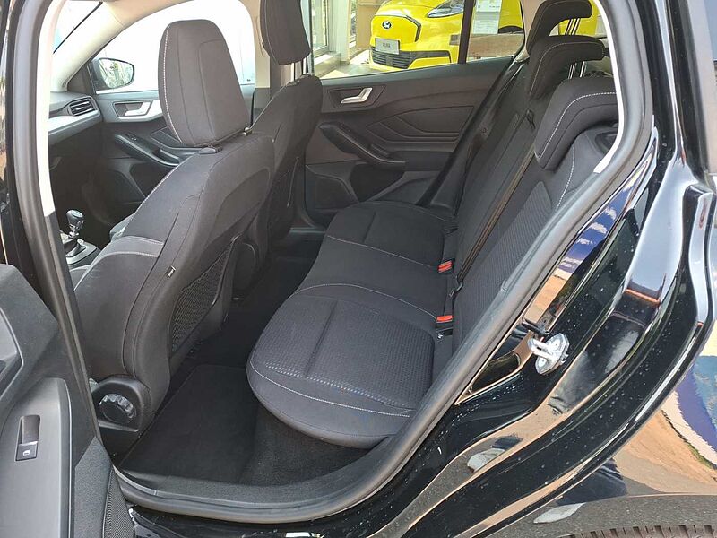 Ford Focus Cool & Connect