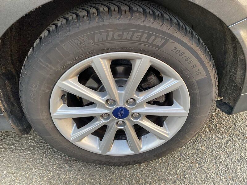 Ford Focus Titanium Automatic Neuer Motor