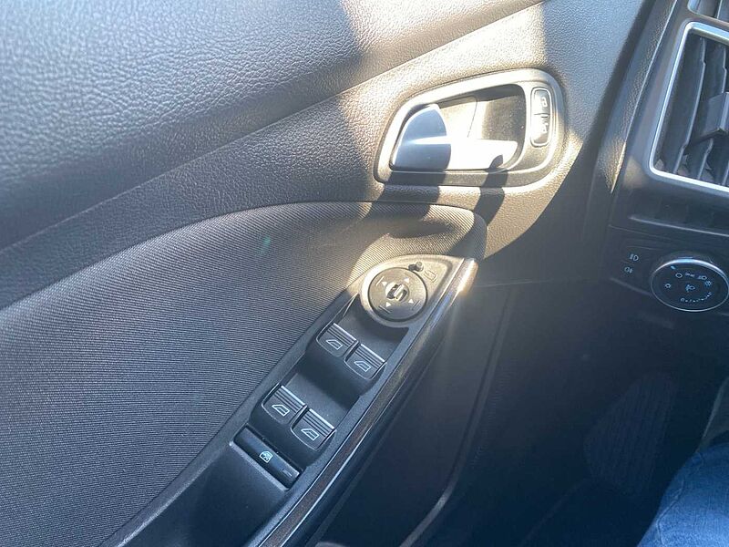 Ford Focus Titanium Navi AHK 70TKM