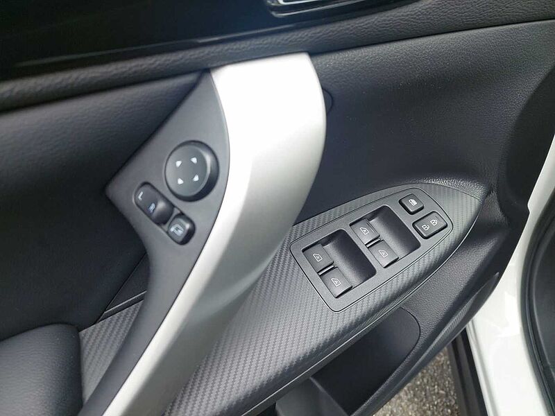 Mitsubishi Eclipse Cross Plug-in Hybrid Plus AHK 1. Hand
