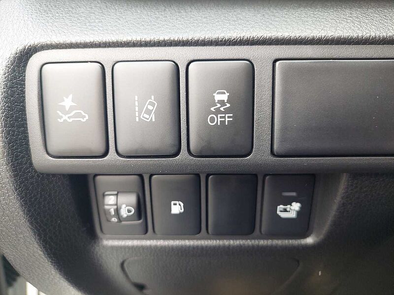 Mitsubishi Eclipse Cross Plug-in Hybrid Plus AHK 1. Hand