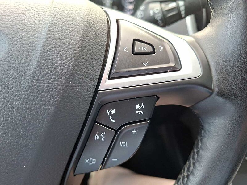 Ford S-MAX Titanium Hybrid AHK Navi WiPa 7 Sitzer
