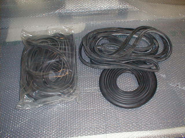 Dichtungen für Front- und Heckscheibe, Türen und Kofferdeckel error_file_does_not_exist